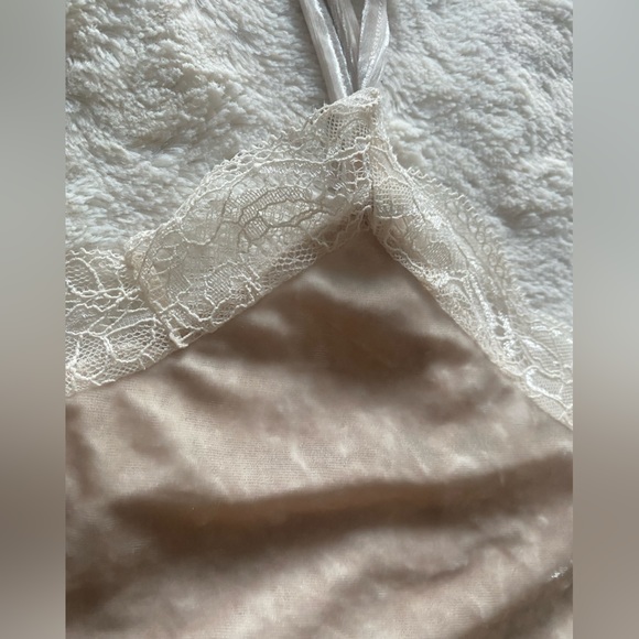 Cropped velvet camisole - Picture 2 of 5